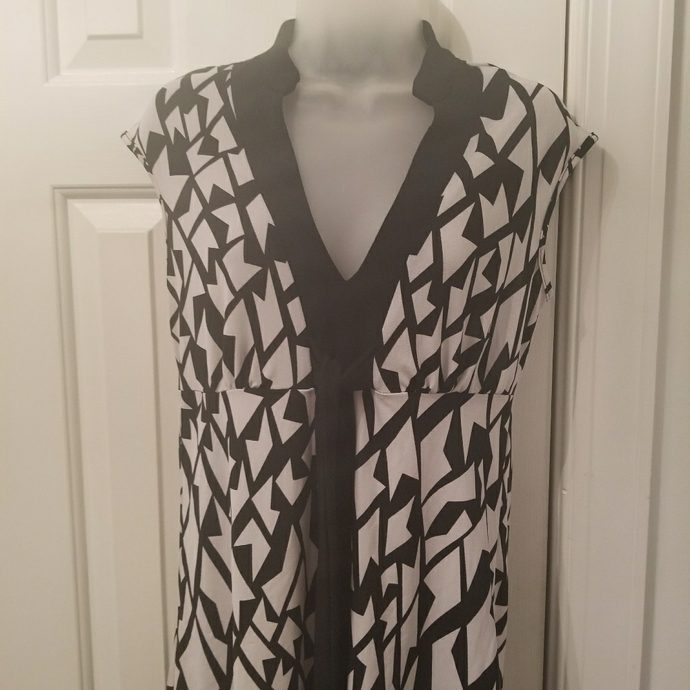 Sleeveless Black and White Blouse